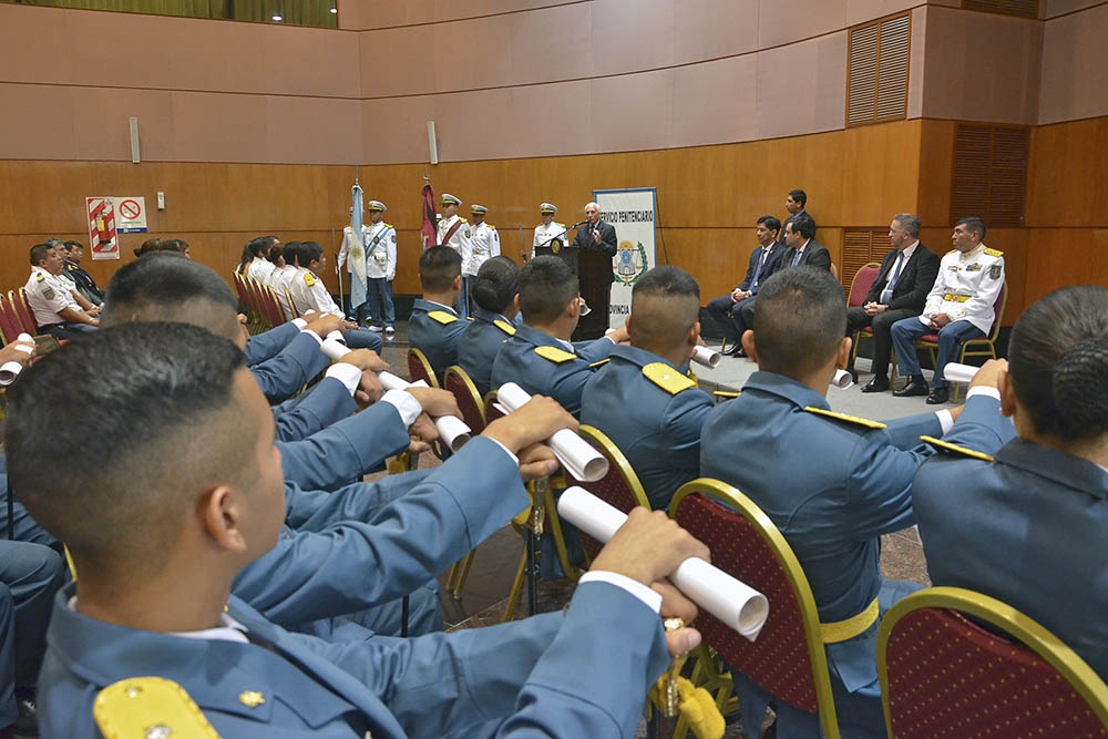 07-12-digitales-lopez-arias-egreso-cadetes-servicio-penitenciario4.jpg