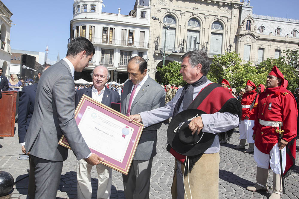 08-02-digitales-urtubey-acto-conmemoracion-aniversario-natalicio-general-guemes7.jpg