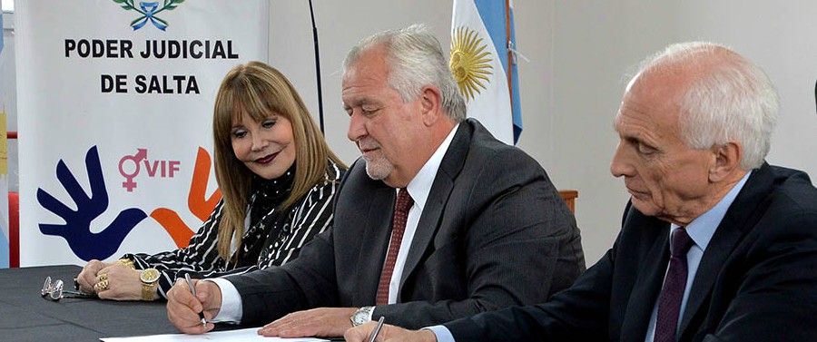 30-05-digitales-lopez-arias-firma-convenio-presidente-corte51.jpg